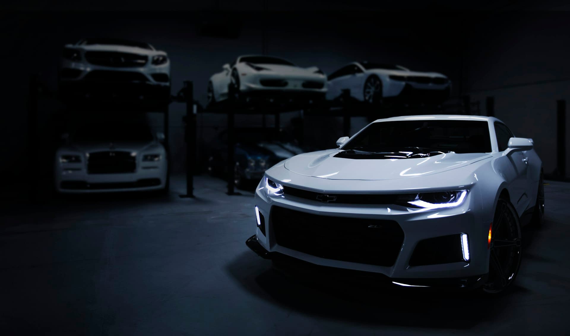 Abstract automotive background for Weekend Auto Pros about page
